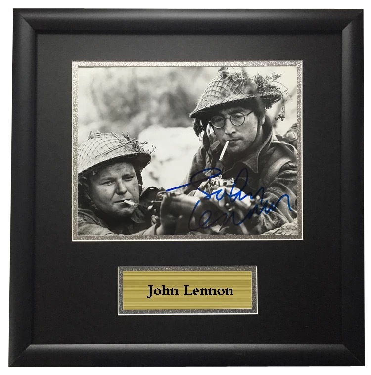 The beatles John Lennon　ザビートルズ　ジョンレノン　直筆サイン写真　SA鑑定証書付き　ビートルズファンコレクション逸品