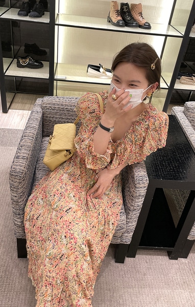 フリル花柄 V ネックドレス女性 2022 夏の新デザインホリデースタイルロングスカート