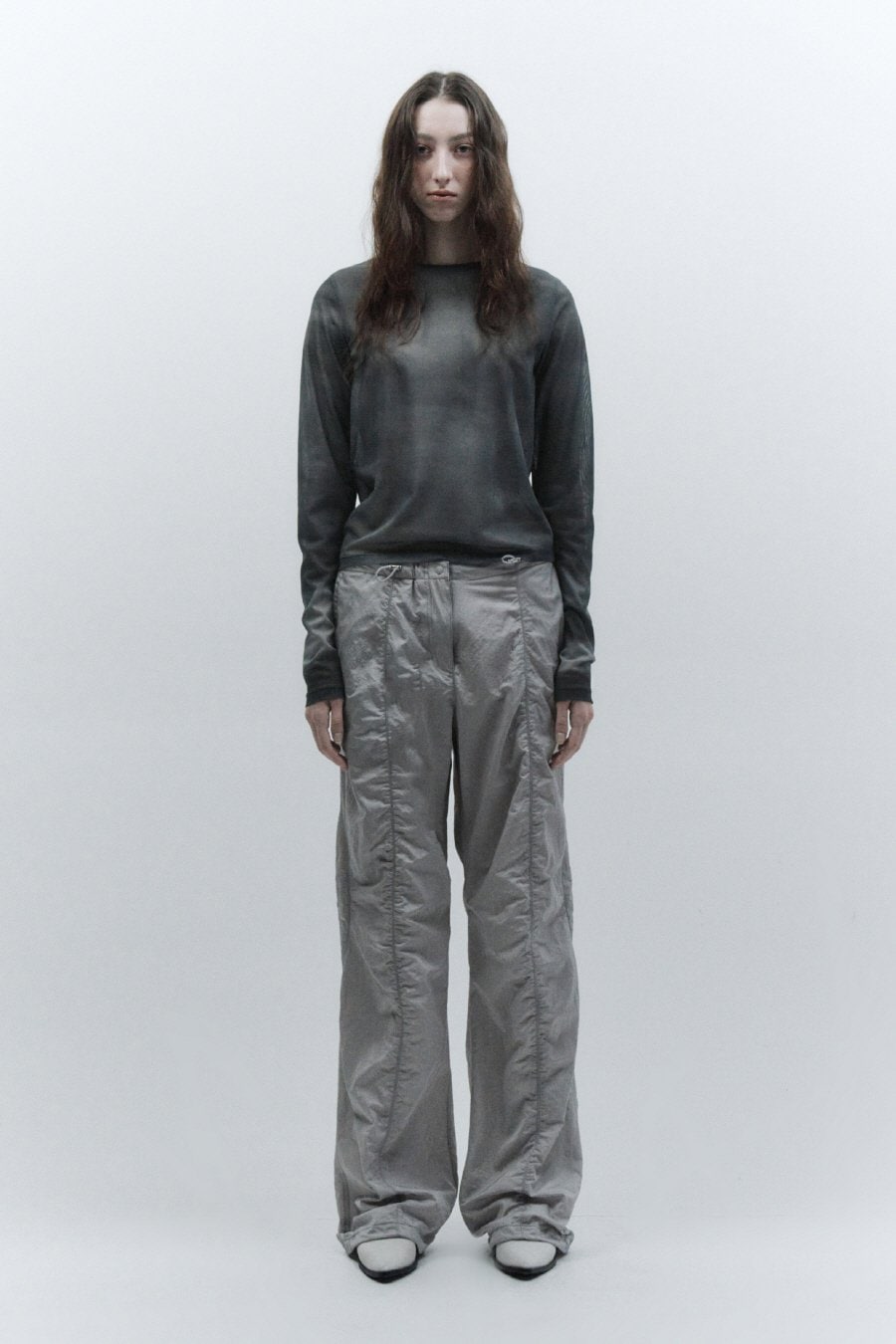 【INSILENCE】 SHIRRING PARACHUTE PANTS : LIGHT GREY