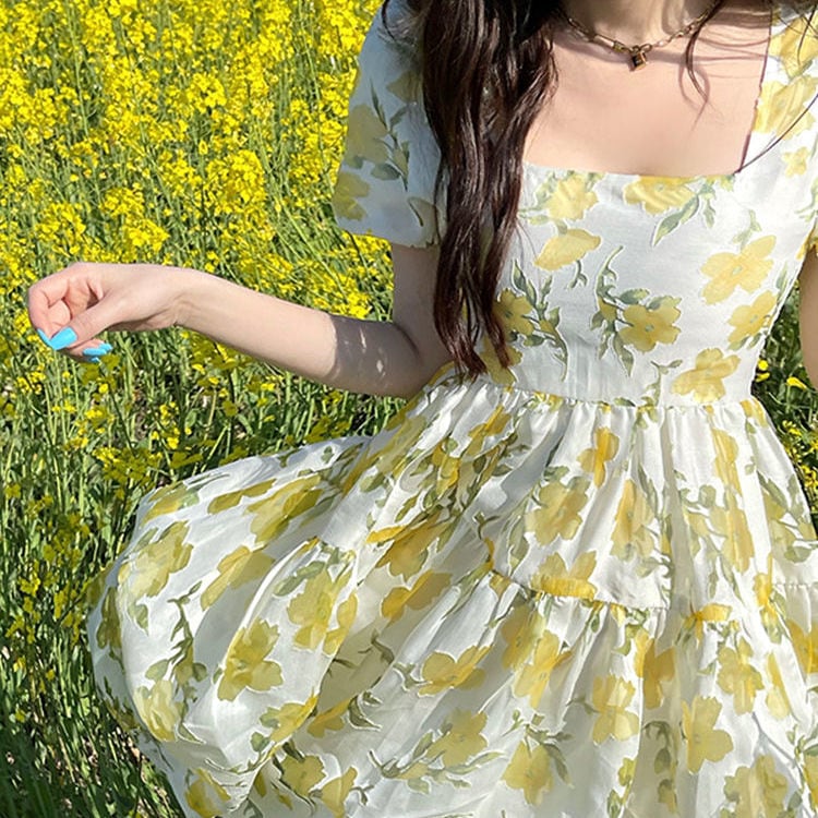 話題！サテンスカート2025年夏新作プリントフェアリーパフ