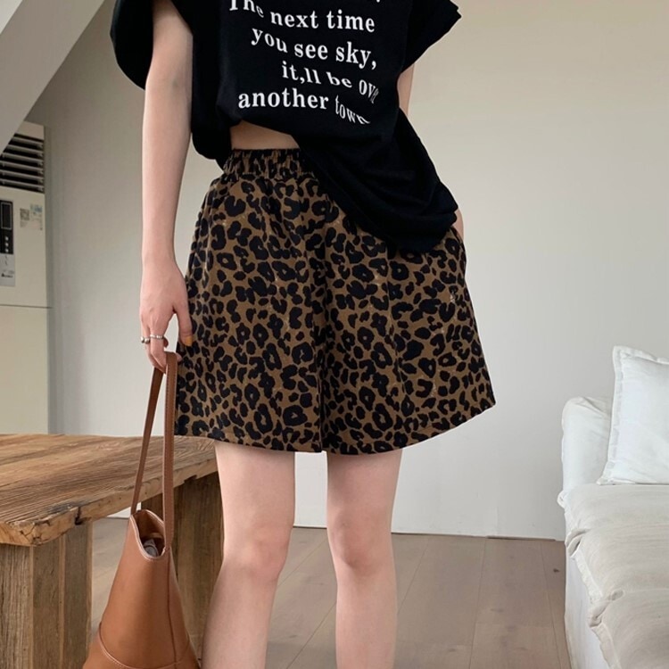 レディース パンツ ボトムス ショートパンツ ミニ ショート ポケット ハイウエスト ウエストゴム 薄手 大人可愛い おしゃれ こなれ感 個性的 主役級 存在感 抜け感 都会的 スタイリッシュ