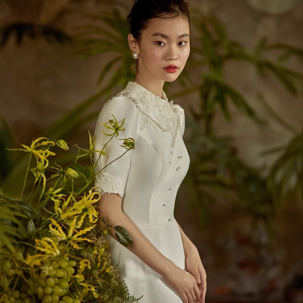 フレンチサテンの軽いウェディングドレス春の新しい花嫁女性レトロな宮廷風サテンの外出糸