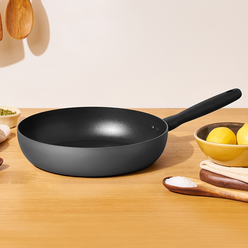 バウハウス IH対応 ノンスティックフライパン (28cm) 食器洗い機・オーブン対応 PFOAフリー グレー