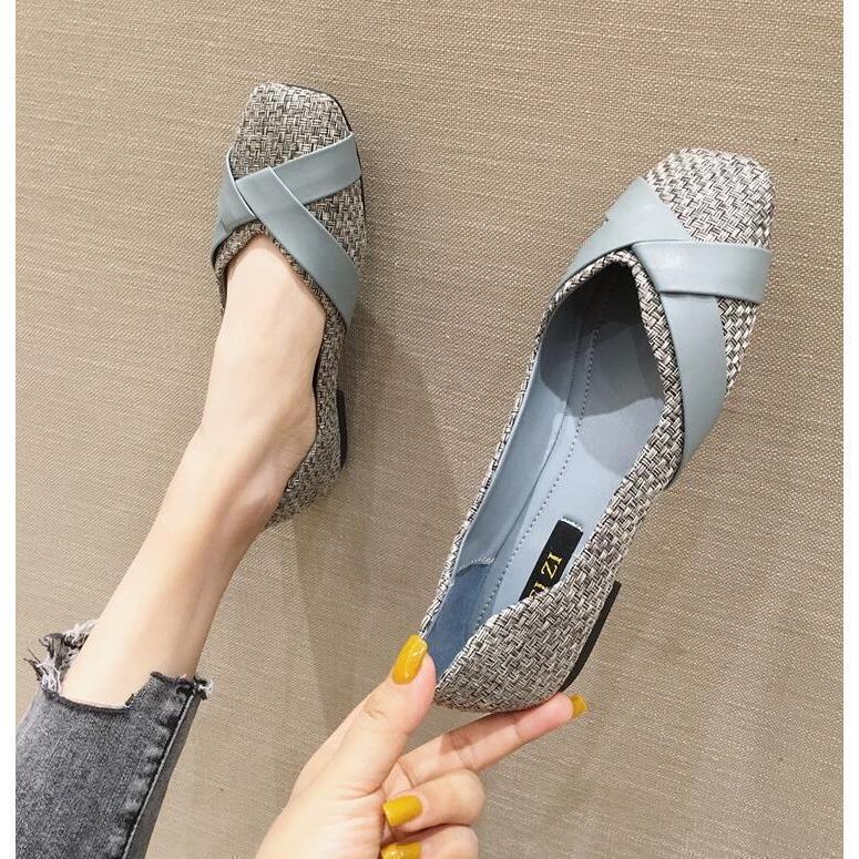 パンプス 春の装いが出回る ぺたんこ スクエアトゥ 痛くない 歩きやすい 走れる 楽レディース Vカット フラットヒール ローヒール カジュアルシューズ フラットシューズ ぺた
