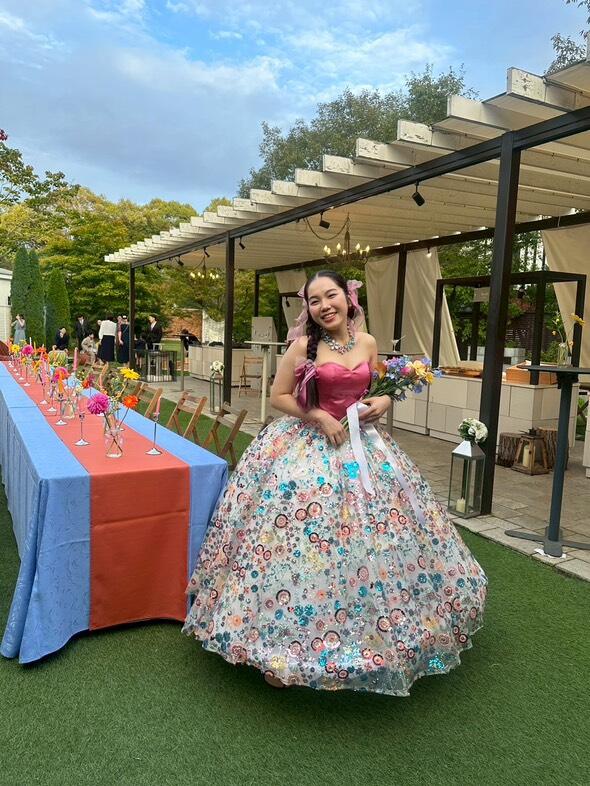 実例写真！カラードレス レインボー キラキラスパンコール プリンセスライン ベアトップ フレアスカート 披露宴 前撮り