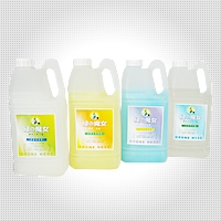 大掃除に必需品　クーポン使用で更に値引きへ 魔女リピーターセットランドリーキッチン バストイレの各２Ｌが１本ずつ　ノズル付