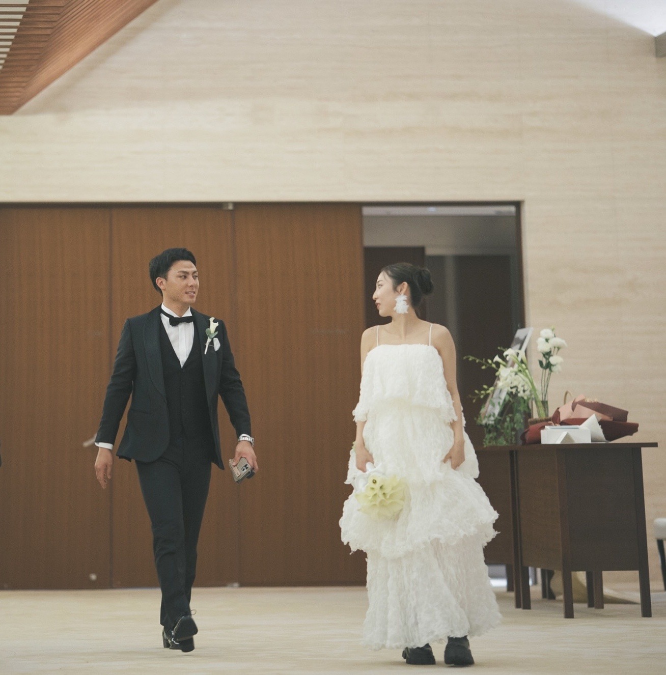 実例写真！ ウエディングドレス アイボリー ラッフルフリル  キャミソール 結婚式 前撮り レイヤードドレス