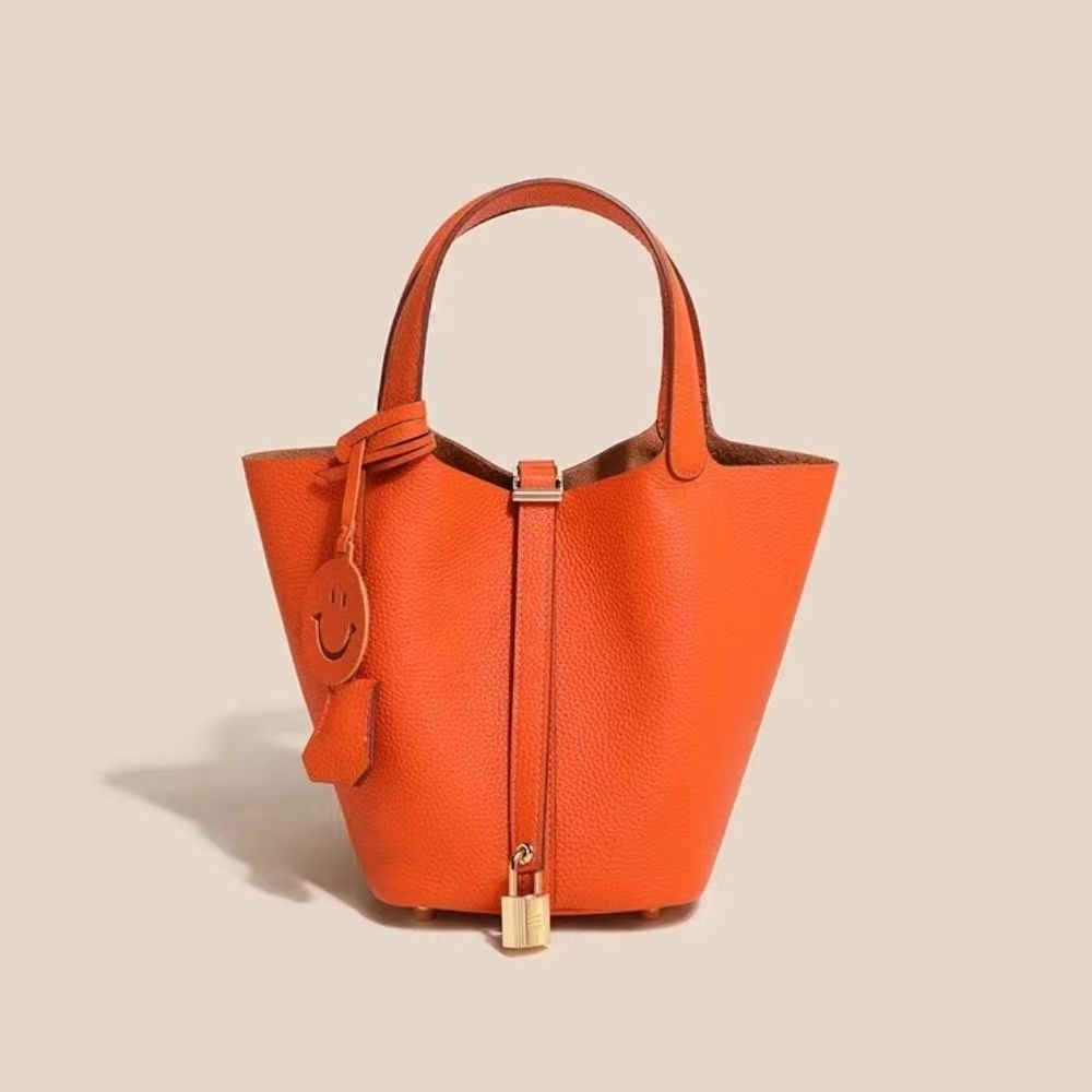 レデイースバッグカバントートバッグかごバッグショルダーバッグ2025春夏NEW可愛いレザー本革７カラー30%までに制限