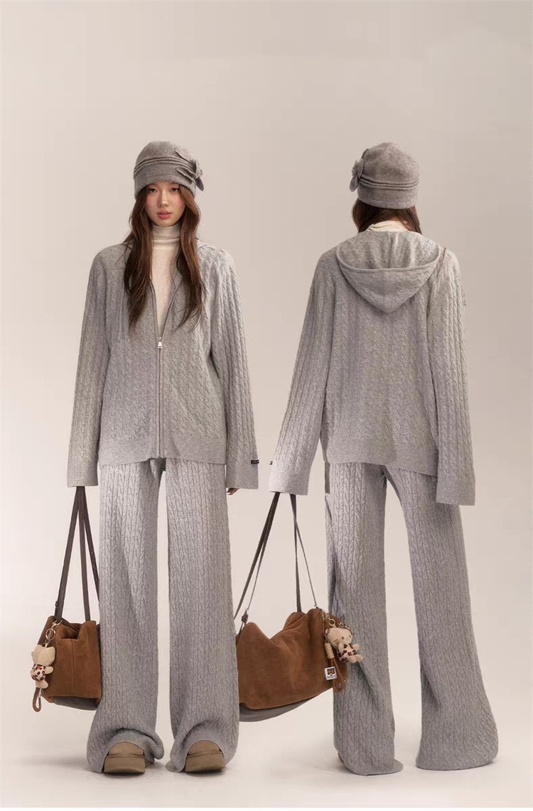 INSスタイル 冬の保温コーデ フード付きニットとゆったりパンツの2点セット