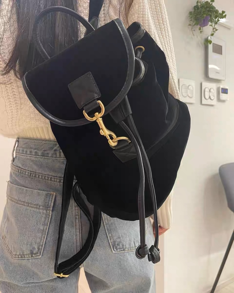 Barnnet Little Black Velvet Backpack ベロア　小さい　鞄　バーネット　韓国　人気　ブランド　秋冬