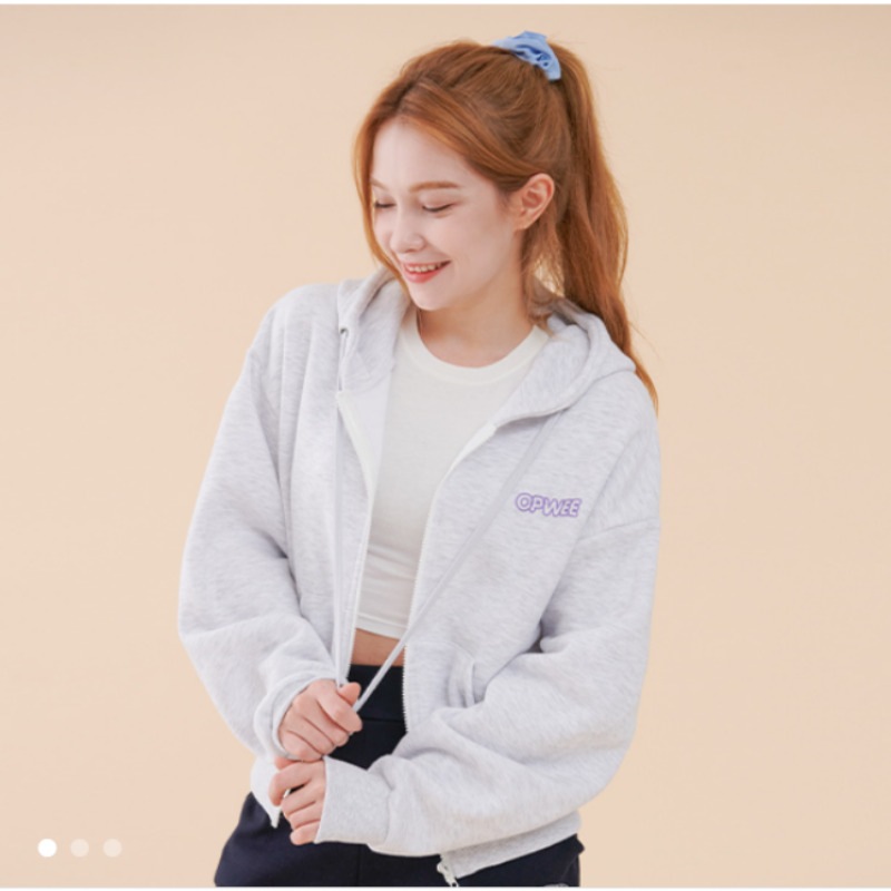 【韓国ブランド】 OPWEE/ Neon sign crop hood zip-up