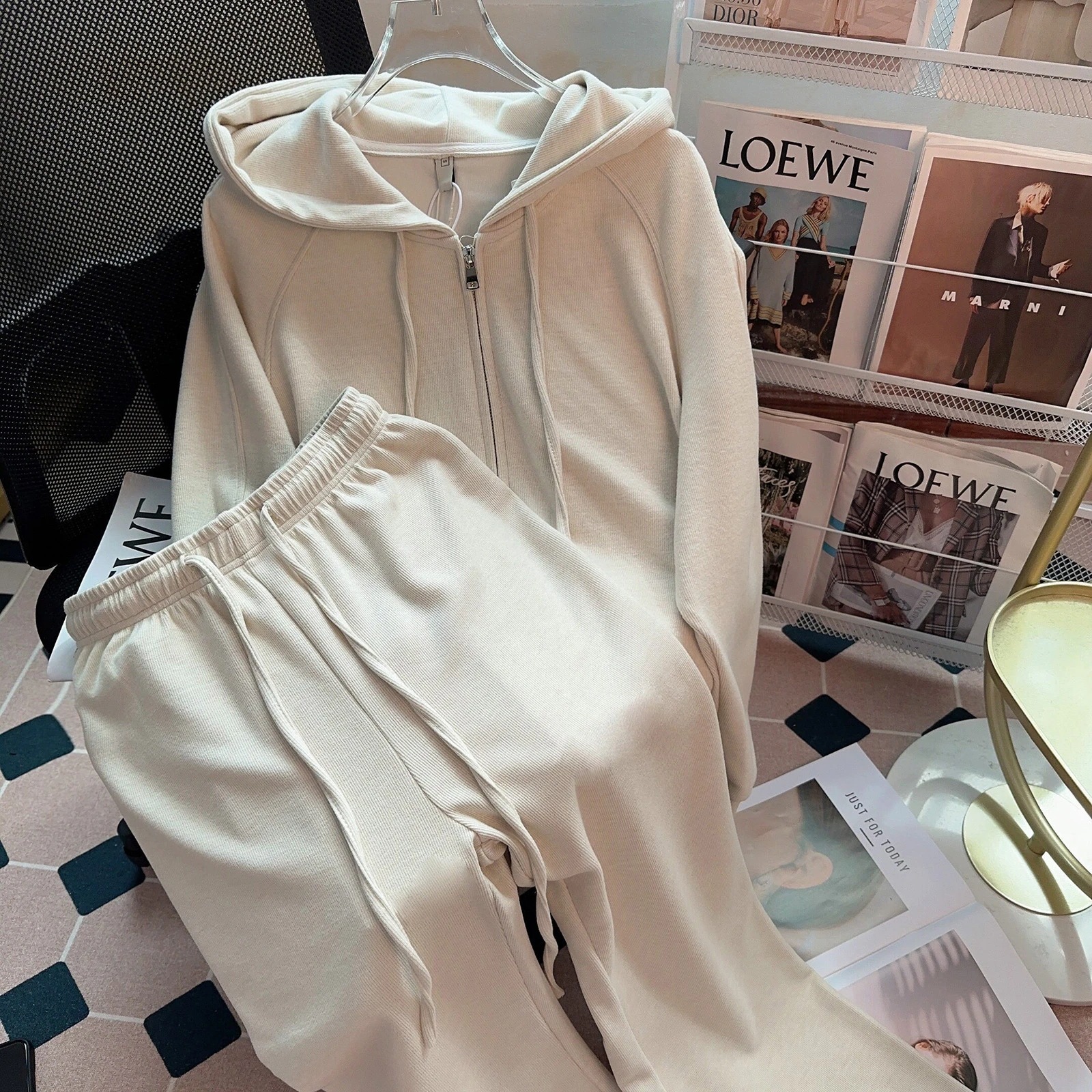 秋と冬の女性の完全なセットで のんびり風のファッションレジャースポーツスーツ 多用途薄手老化ツーピーススーツ