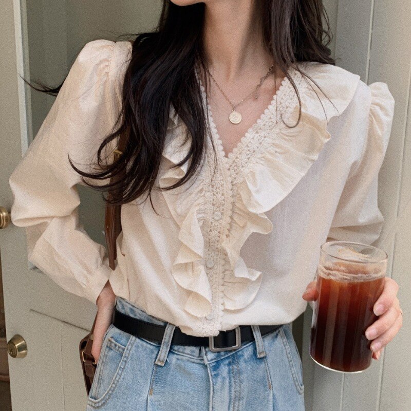 トップス ブラウス カットソー 長袖 ボリューム Vネック レース フリル クロシェ編み 薄手 かわいい シンプル おしゃれ ガーリー 無地 春 秋 デート お出かけ 韓国 モテ アイボリー 4,775円