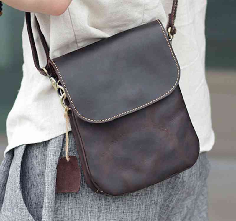 ショルダーバッグ メンズ A4 冬 30代 縦型 本革 大きめ 50代 2WAY かっこいい おしゃれ 春 鞄 40代 革 ナイロン 人気 夏 レザー 小さめ 秋 多収納 黒 60代 ブランド 軽量