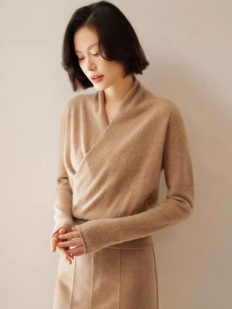 2025新作 ニットトップス フレンチガウン カシミアセーター 超軽量 柔らか Vネック/スクエアネック 5色展開 体型カバー 通勤デート着 カフェモカ配色 カーキ色 ベージュ
