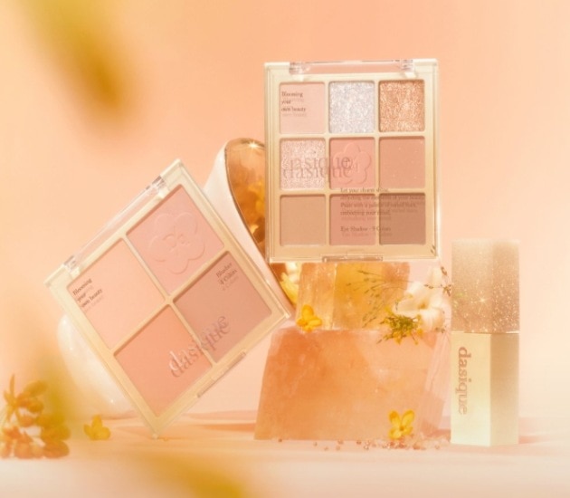 シャドウパレット #26 ゴールデンフラワー +ブレンディングムードチーク #12 ゴールデンフラワー+ジューシーデューイティント #24 ピーチパーズ