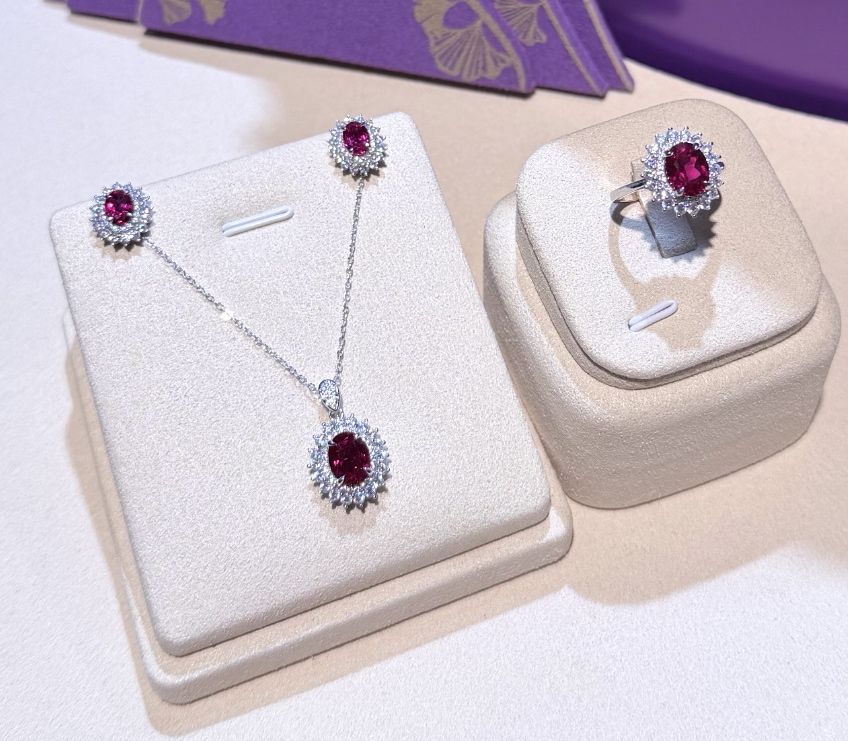 ファッション模造ピジョンブラッド養殖ルビー S925 シルバーメッキ 18k 3点ジュエリーセット：ネックレスリングイヤリング657