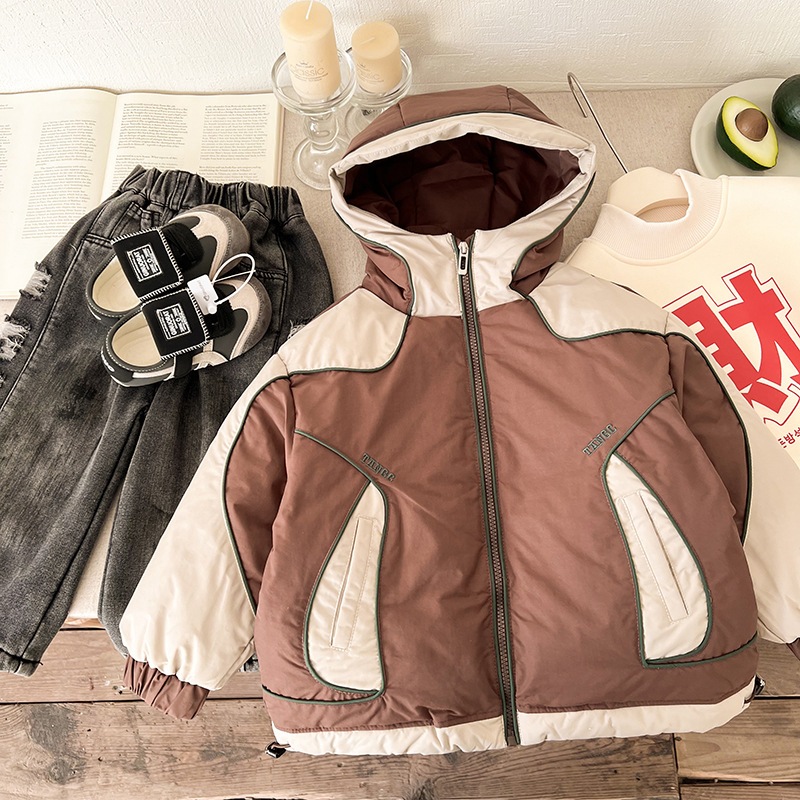 子供の白いアヒルの綿毛のコート冬の男の子の韓国版スキー服の中の子供の厚い連帽のダウンジャケット