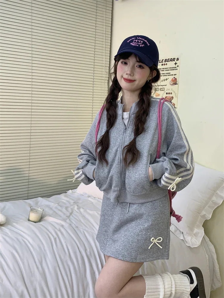 【急速出荷!】25 上下2点セット トップス お出かけ 羽織り ショート丈 パーカー ウンドヘム ミニ丈ボトムス きれいめ ストレート系ゆったりレディーススタイルアップワイドお出かけサイドトラック