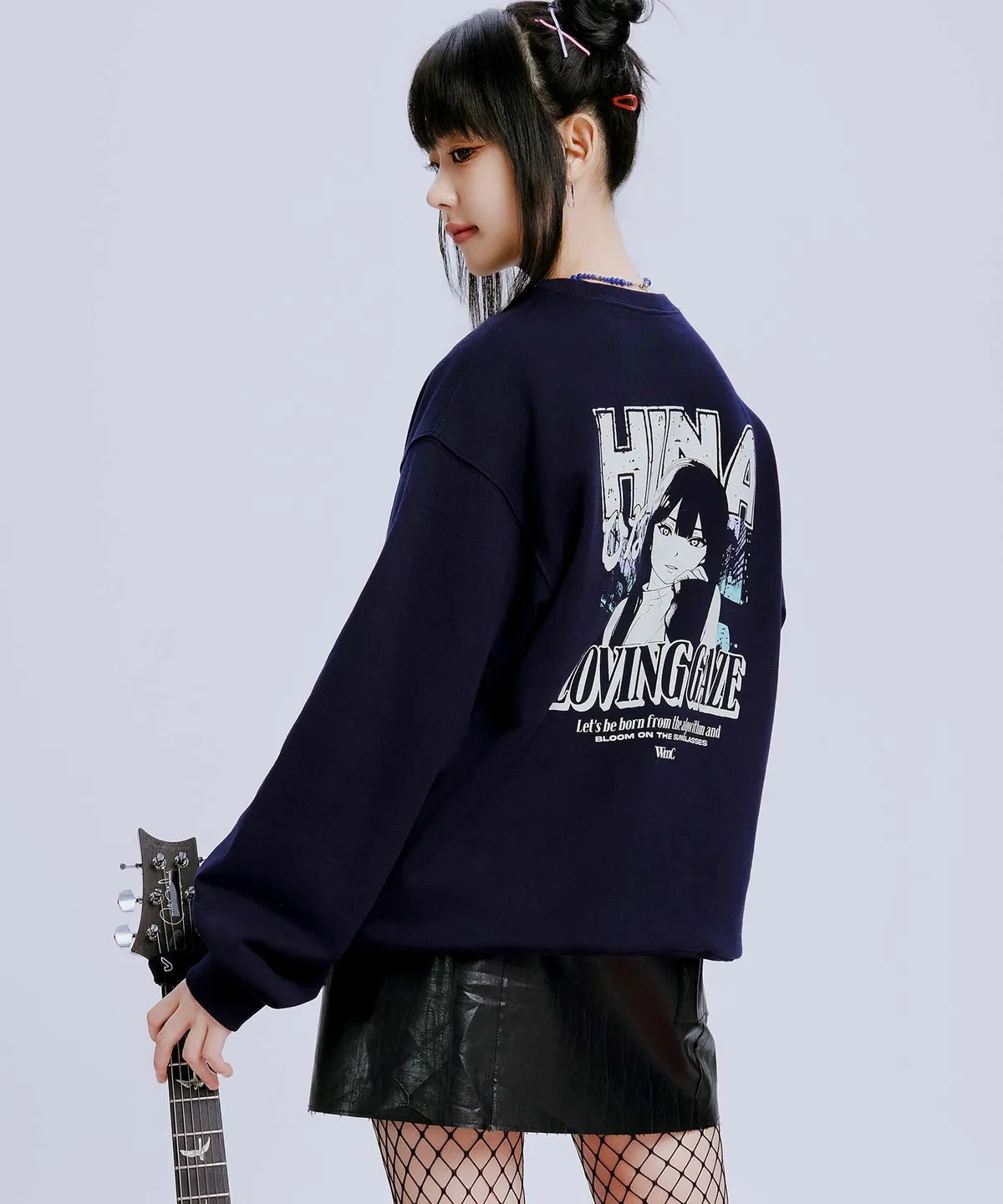 [QWER x HINA モデル着用] [MUSINSA EDITION] Loving Guys Sweatshirt_NAVY マンツーマン Tシャツ 韓国の人気ファッションブランド