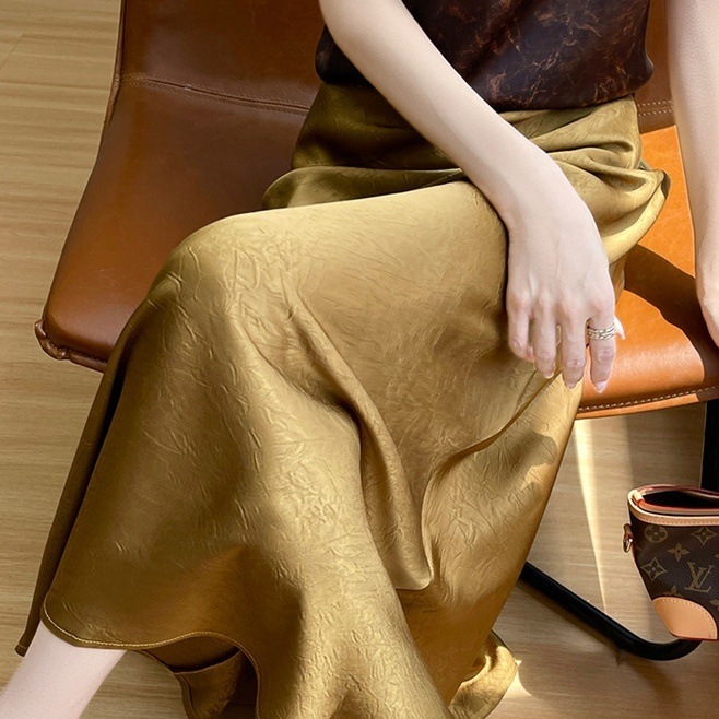 ボトムス スカート ロングスカート フィッシュテール ハイウエスト サテン 光沢 かわいい 大人可愛い きれいめ シンプル 上品 おしゃれ かっこいい カジュアル こなれ感 個性的 主役級 存在感