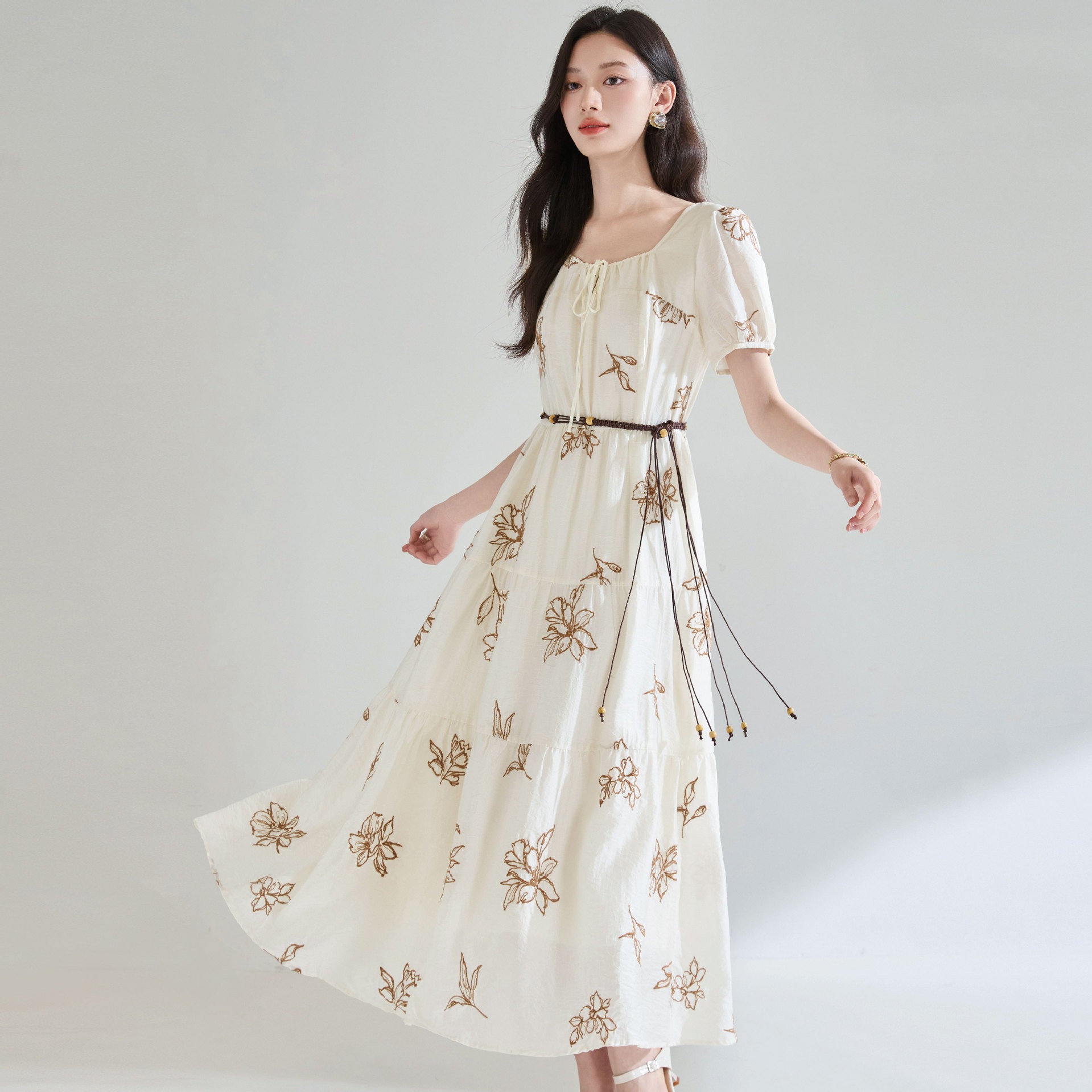 【送.料.無.料.急速発送】角襟天糸ジャカード重刺繍でウエストを細く見せるワンピース