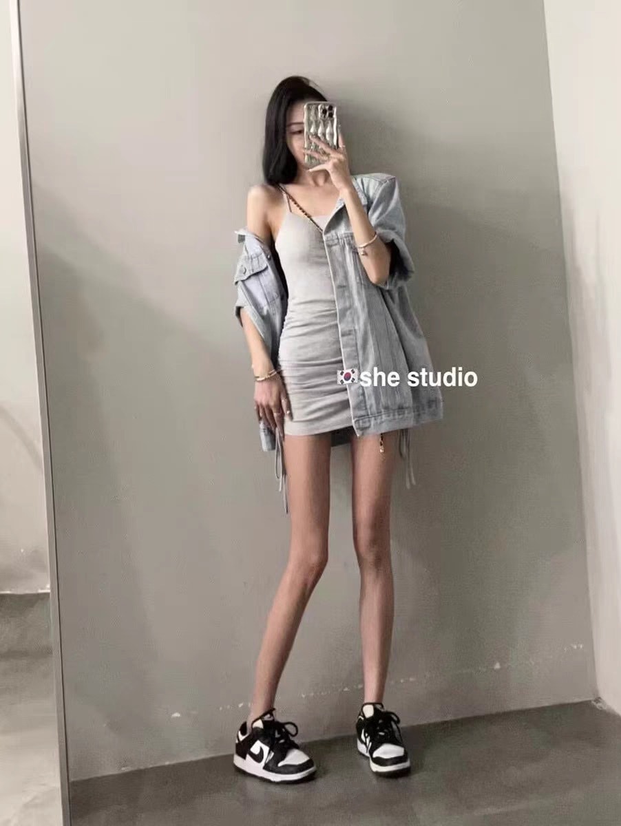 夏の新作レディース韓国風万能ルーズデニムジャケットとドローストリングサスペンダードレスのツーピースセット