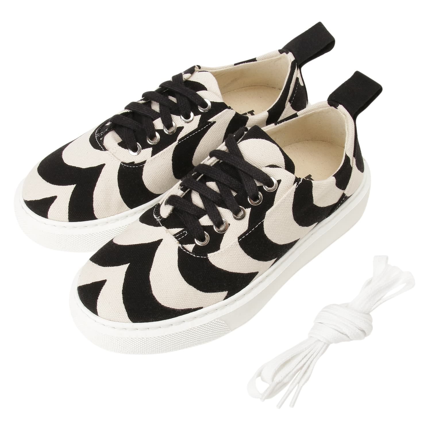 マリメッコ スニーカー 靴 marimekko レディース ライネ柄 キャンバス ブラック×オフホワイト シューズ Niittyheinikossa Mini Laine Sneakers 09168