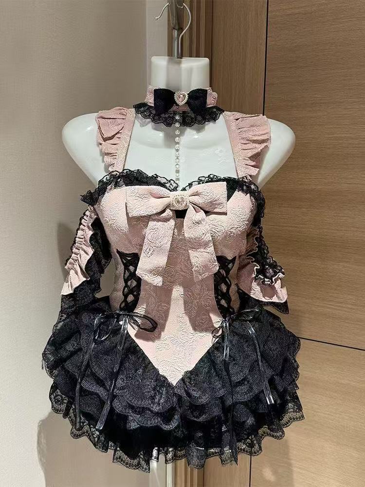 甘くてスパイシーなガーリーなバレエスタイルの年齢を感じさせないパッチワークホルタートップひらひら袖とティアードパフスカート付き