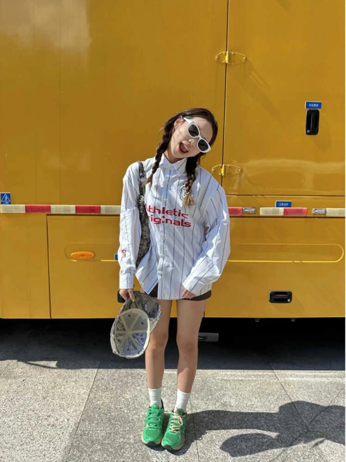 秋冬 トップスバイカラー長袖TシャツかわいいK-POP黑白レディース韓国風衣装ルーズゆったりカジュアルおしゃれサイズ袖グラフィックシルエットファッション系サイドシャツフット春スポーツT