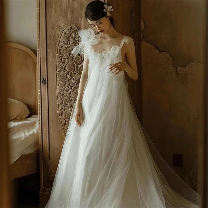 ホワイト　ロング ウェディングドレス 　肩リボン　花嫁 結婚式 披露宴 フォマール ドレス シンプル Aライン ウエディング ドレス チュール 可愛い ブライド ドレス 発表会 演奏会 ドレス