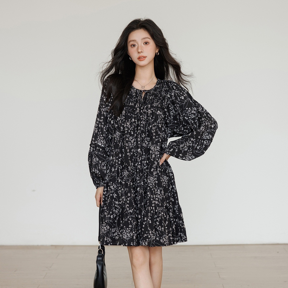花柄ワンピ ミニワンピ フレア バルーン 長袖 ラウンドネック レディース ワンピース ミニ ショート 膝上 大人可愛い きれいめ シンプル 上品 おしゃれ かっこいい こなれ感 マニッシュ ガーリー