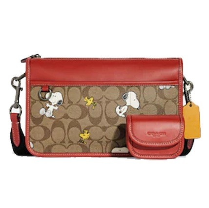 PEANUTS HERITAGE CONVERTIBLE CROSSBODY IN SIGNATURE CANVAS WITH SNOOPY WOODSTOCK PRINT CE709