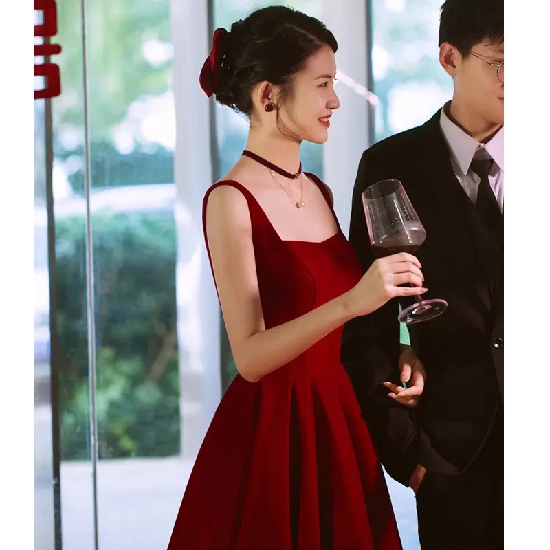 敬酒服の新型花嫁婚約ワンピースは普段夏のストラップの長いタキシードスカートを着ることができる