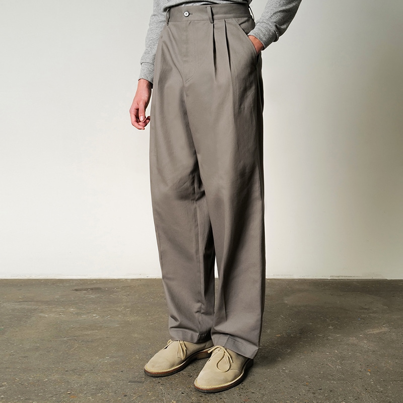 BORDER CHINO PANTS [DUNE GRAY]