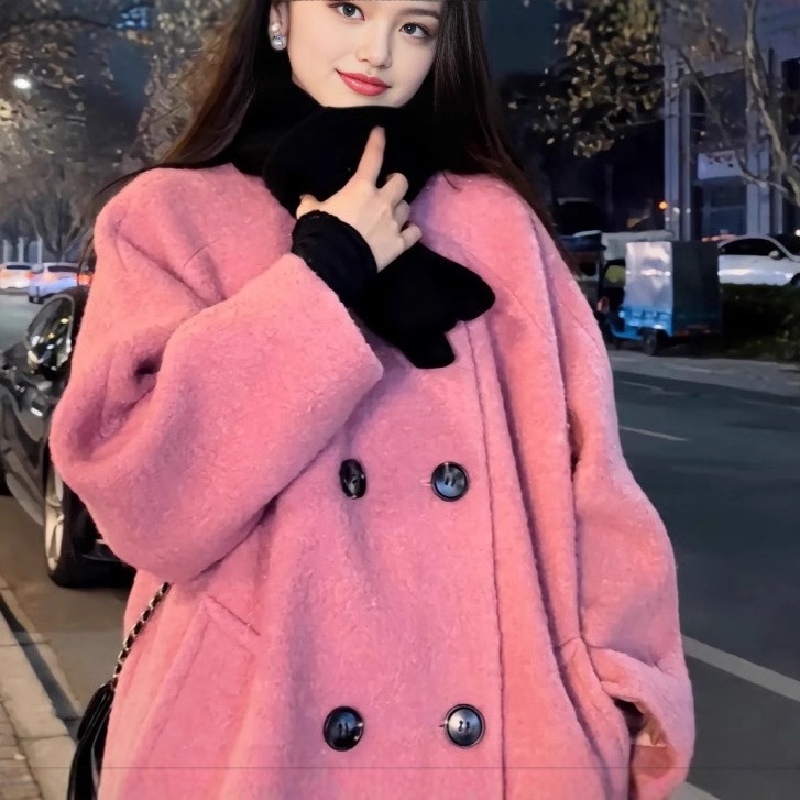 ゆったりおしゃれでスリムな南ドイツウールの光沢のあるシルクのダブルブレストウールコート女性用 5,341円