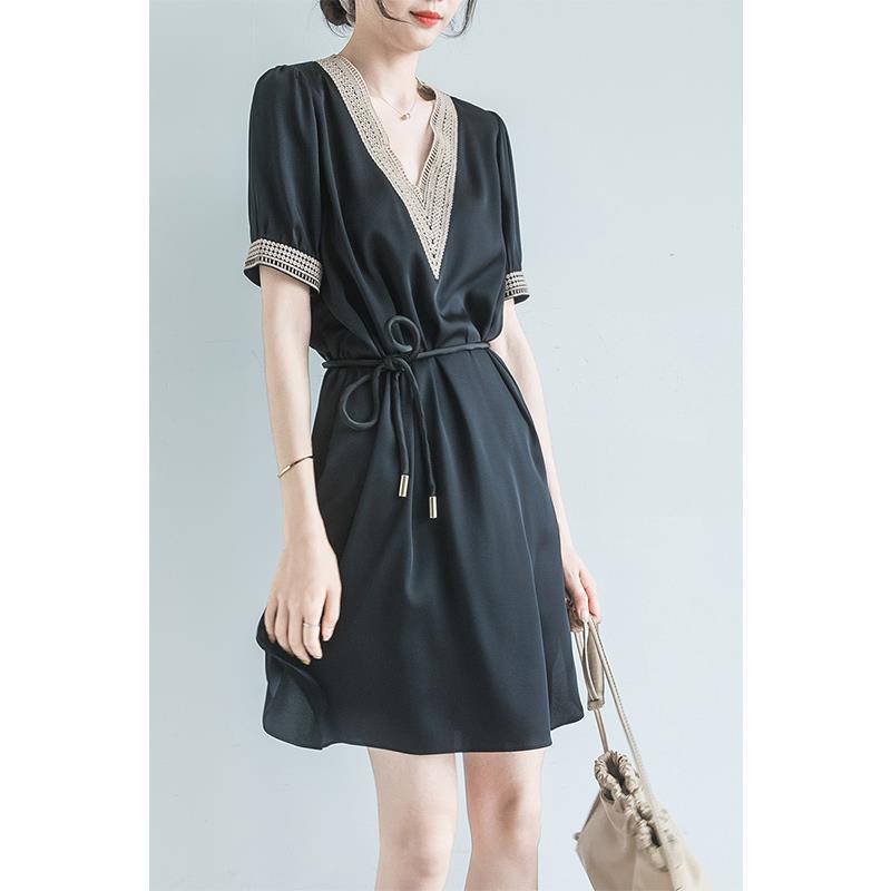 ウエストとスリムな黒の気質のレディースファッションサテンドレスを備えた夏の新しいVネック刺繍テザース 人気ショップが最安値挑戦 独特の素材
