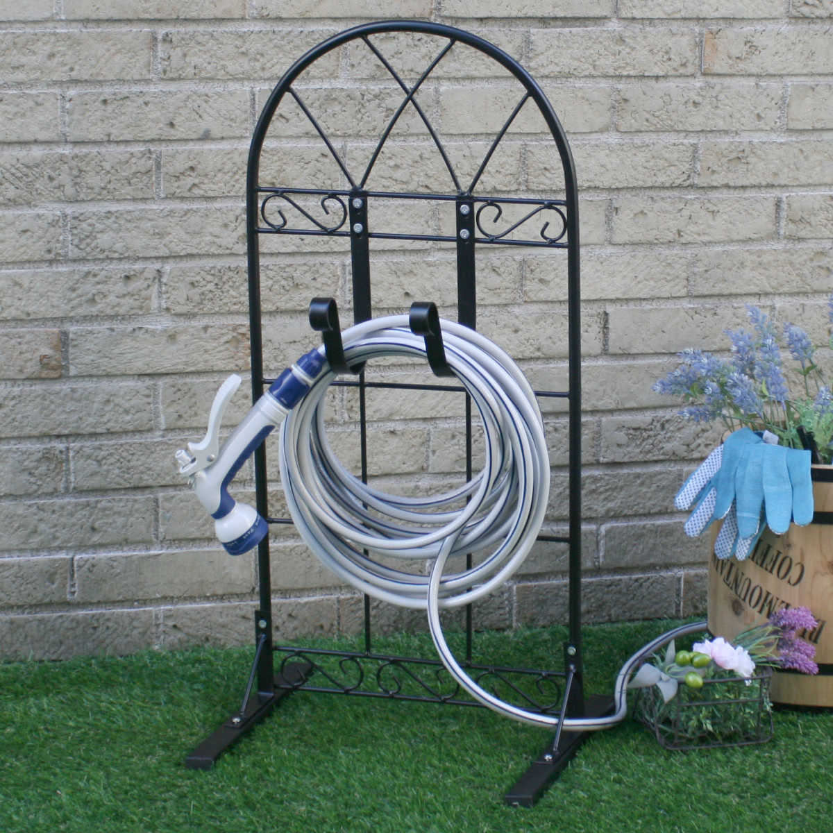ホースハンガー クラシック アイアン製 ホーススタンド ホースホルダー ホース リール 収納 スタンド式 自立式 アイアン シンプル おしゃれ 花壇 ベランダ バルコニー ホース掛け 5,310円