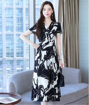 ワンピース 膝下 ミモレ ミモレ丈 袖あり 半袖 Vネック カシュクール セミフレア Aライン 快適 着心地 かわいい 大人可愛い きれいめ シンプル 大人 上品 おしゃれ お洒落 レトロ 大人女子