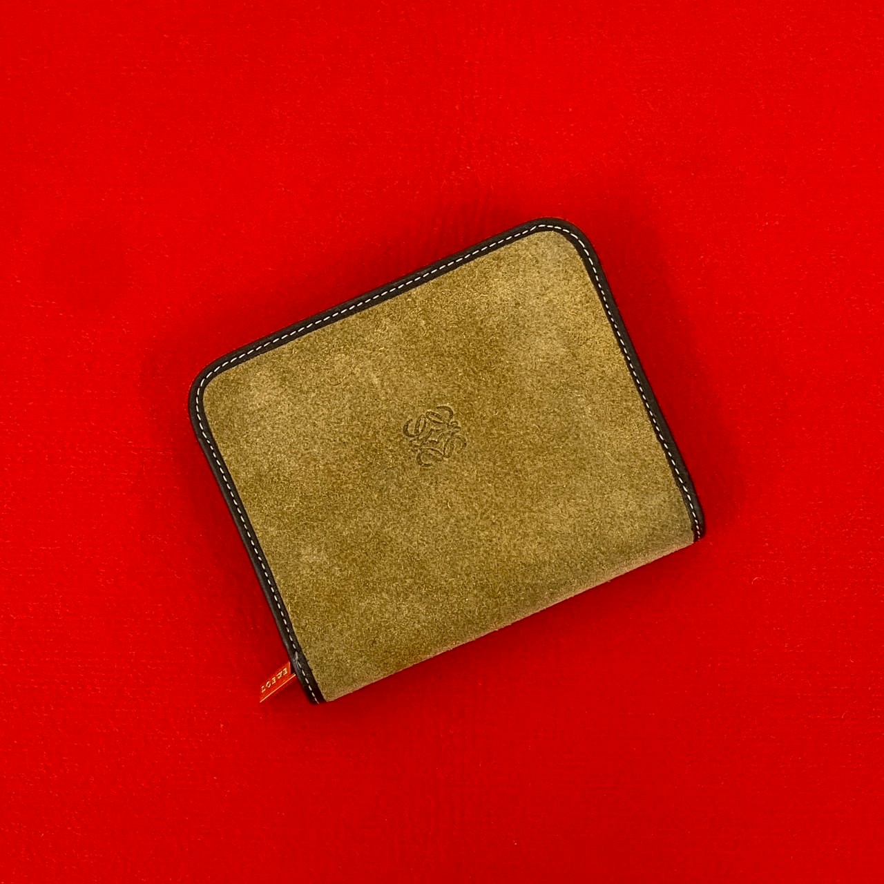 アナグラム ロゴ二つ折り財布 スウェード レザー ブラウン 24485