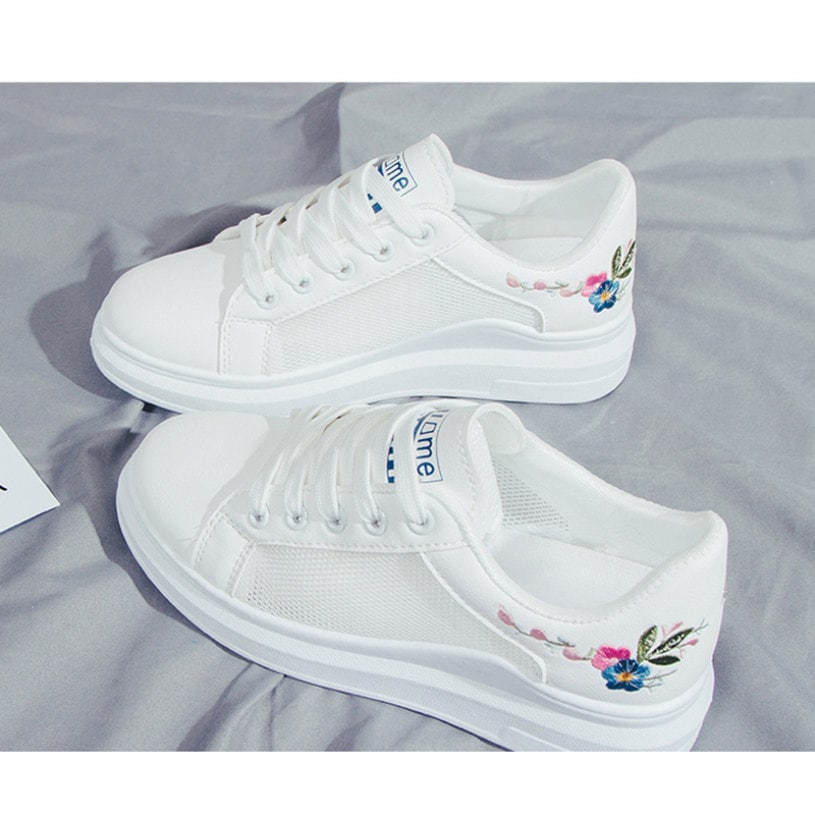 クーポン スリッポン レディース シューズ 厚底 靴 カジュアルシューズ スニーカー 軽量 女性 カジュアル クッション性 おしゃれ かわいい ブラック 黒 ホワイト 白 身長アップ 美脚 疲れない