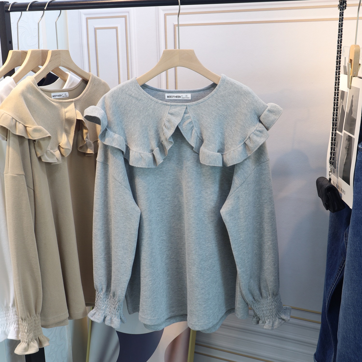 ボリュームフリルセーター ニット セーター レディース 長袖 クルーネック プルオーバー フリル パフスリーブ 伸縮性 大人かわいい フリルデザインニット D95