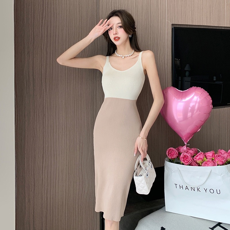 【1つ買うと10つ無料】穏やかな風の色ニットドレス女性夏のvネックセクシーな薄いヒップスカート