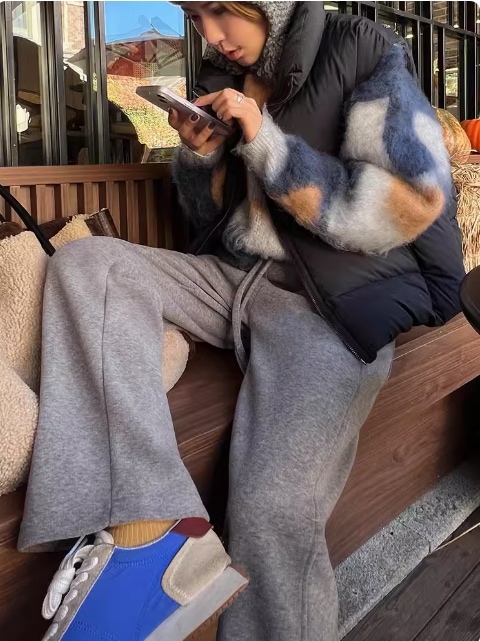 レディース パンツ ボトムス スラックス ロング ストレート ポケット ハイウエスト 伸縮性 フリース シンプル カジュアル おしゃれ こなれ感 ラフ 無地 秋 冬 お出かけ 旅行 休日 ショッピング