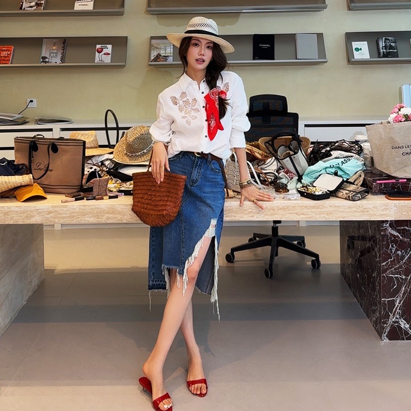 長いxierデザイン女性のためのレトロ不規則な研削デニムスカート春と夏の新しいスタイルの古いタッセルスカート