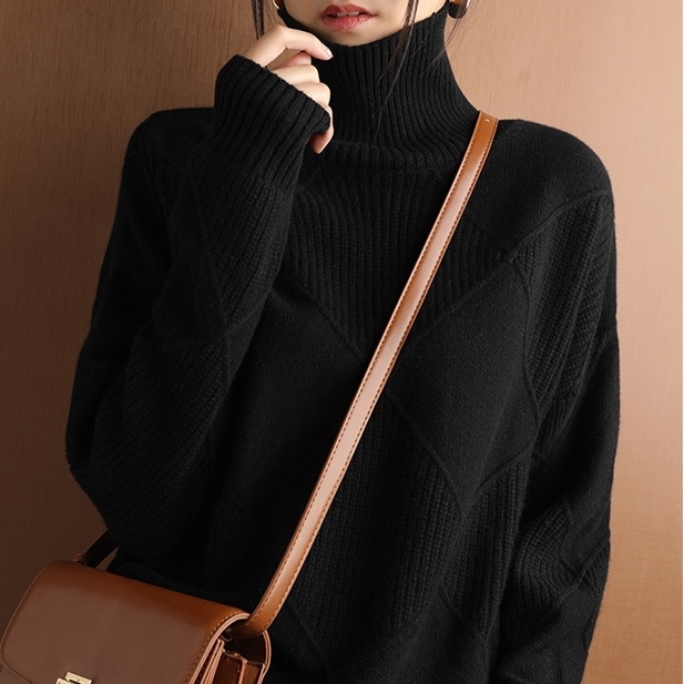 トップス セーター 長袖 ハイネック プルオーバー ミディアム丈 かわいい 大人可愛い きれいめ シンプル 上品 おしゃれ かっこいい カジュアル こなれ感 個性的 主役級 存在感 抜け感 秋 冬