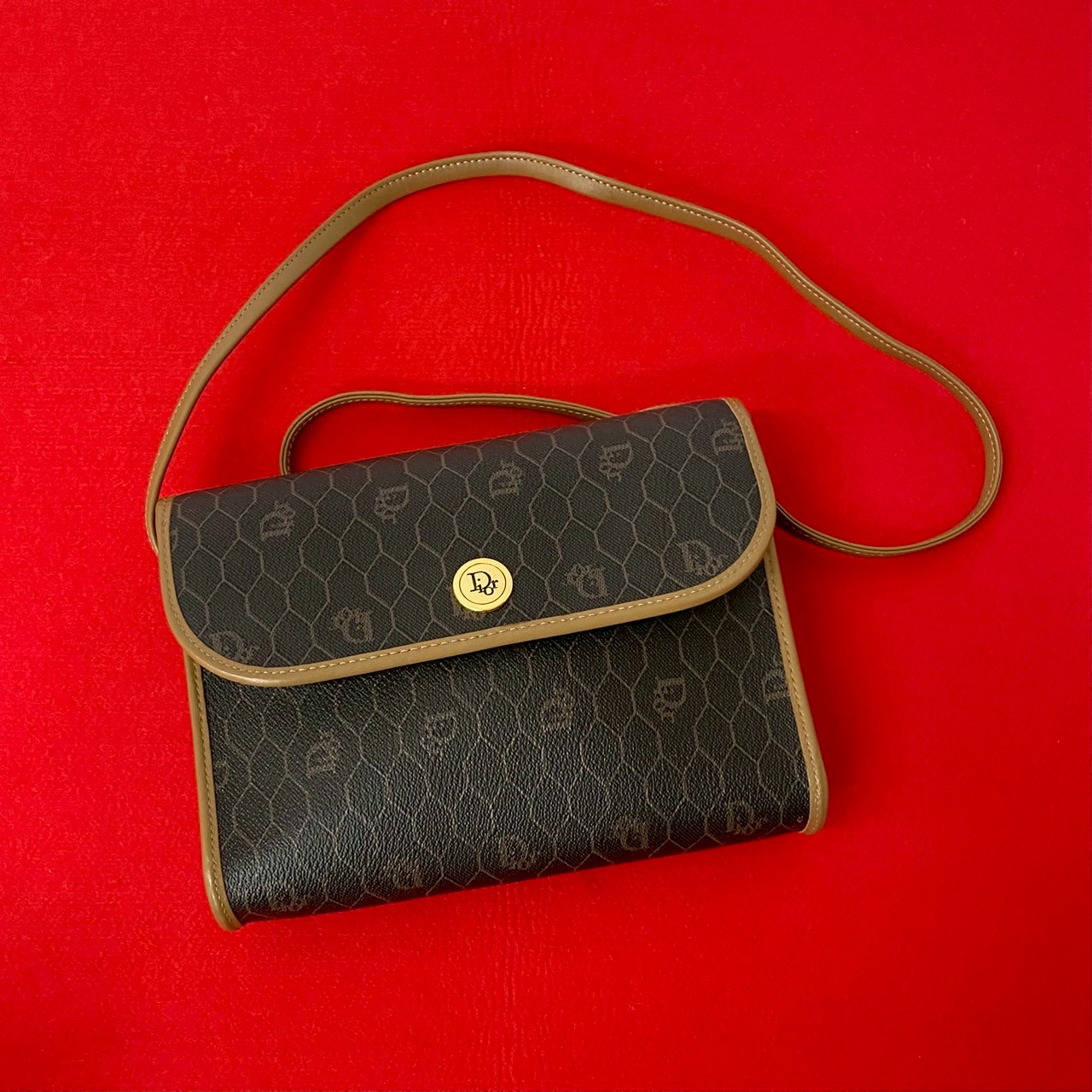 ヴィンテージ ハニカム 柄 ロゴ 金具ショルダーバッグ レザー PVC ブラウン 21136