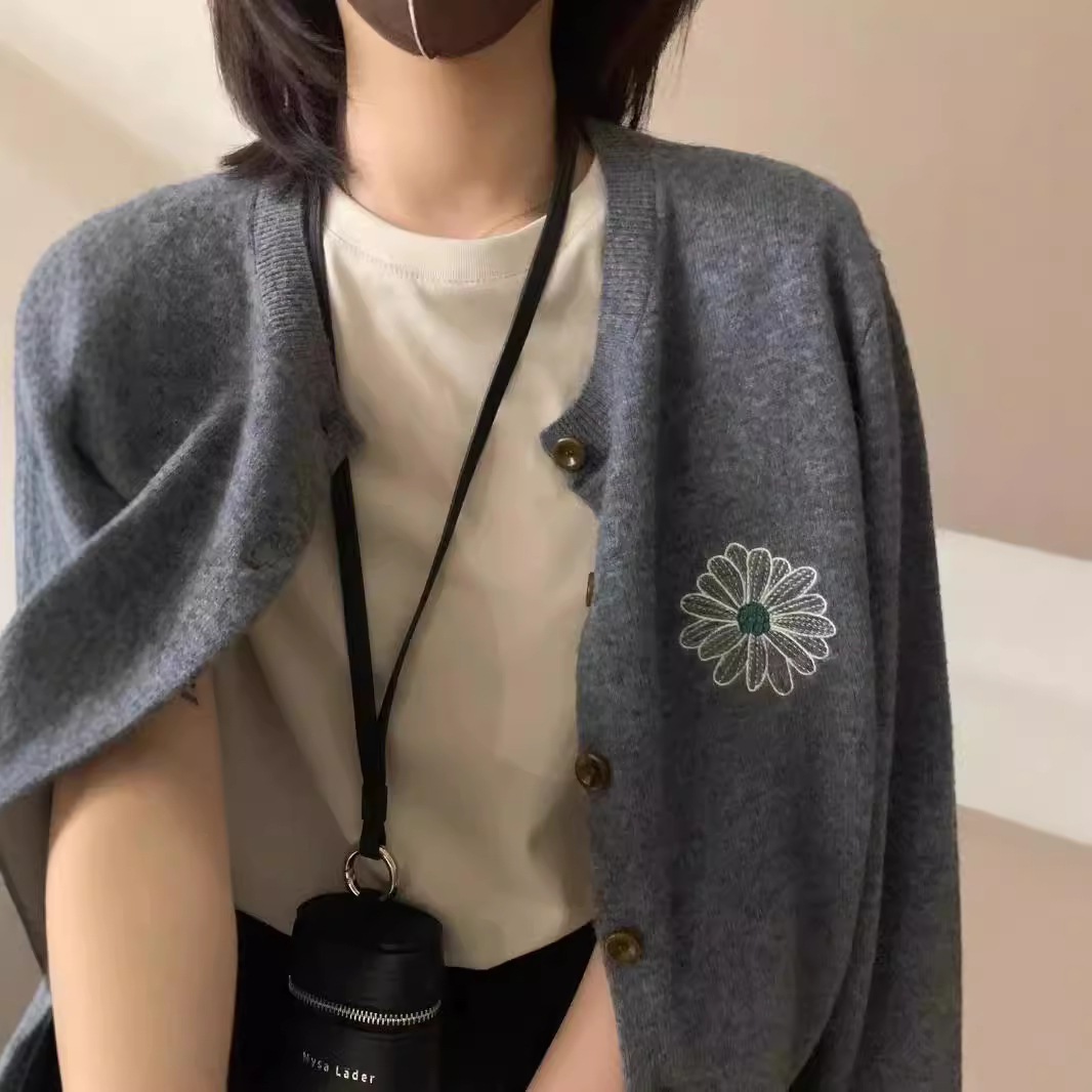 ヨーロッパ駅カシミヤカーディガン女性コート丸首カジュアル気質花ニットセーターゆるいセーター 4,801円