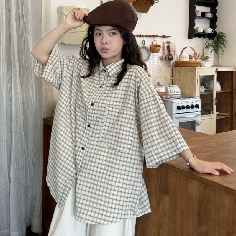 おしゃれなレトロスタイルの小柄半袖チェックシャツゆったりとしたベストワイドレッグカジュアルパンツの夏用3点セット