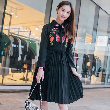 606.胸刺繍プリーツシャツワンピース（ブラック）